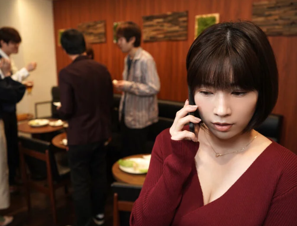 【女教師×浮気】同級生と久々に会ったお姉さんが当時を思い出して本能のままハメちゃう！