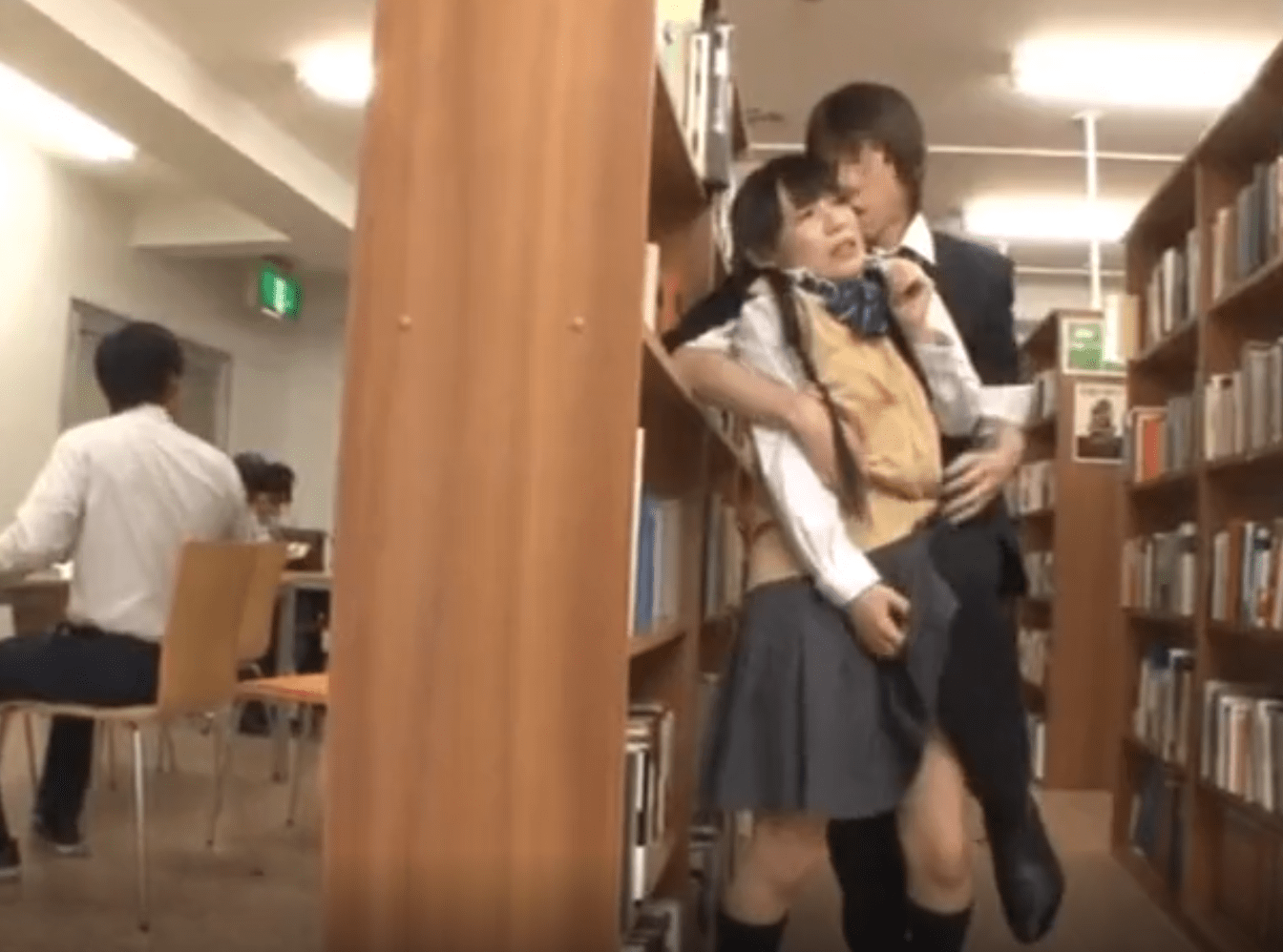 【図書館×痴漢】清楚系のJKが変態男に襲われる！『やめて…』抵抗も空しく弄ばれ好き放題ヤられる！