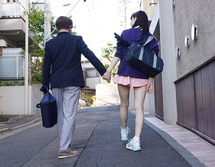 【中出し×女子高生】性に興味津々の美少女が生ハメだけでは飽き足らず濃厚精子を膣奥でたっぷり受け止め！