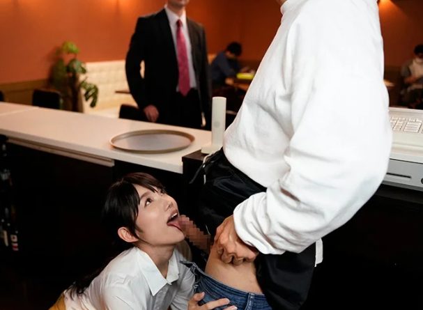 【他人棒×欲求不満美女】旦那以外の肉棒を美味しそうに舐め回す人妻が濃厚ジュボフェラでイカせる！