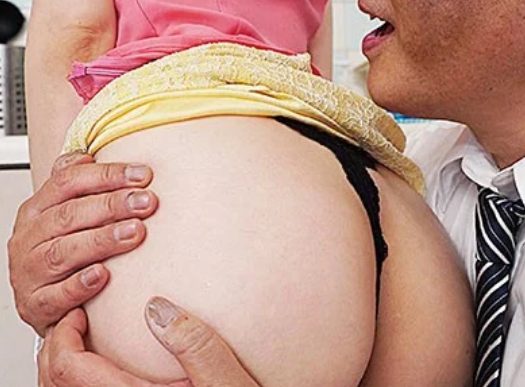 【寝取られ×人妻】夫の会社の上役に犯される奥様！デカ尻を弄ばれてオマンコから愛汁駄々洩れ！