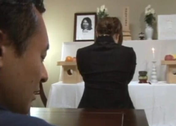 【ながえスタイル×人妻】謝罪に来た人妻に亡くした妻の恨みぶつけてガチハメする中年のデカチンをオマンコにぶち込み！