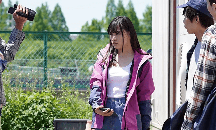 【輪姦×スレンダー美女】複数の肉棒に犯される女子学生！手マンでオマンコほぐされ肉棒ピストン攻めでイク！