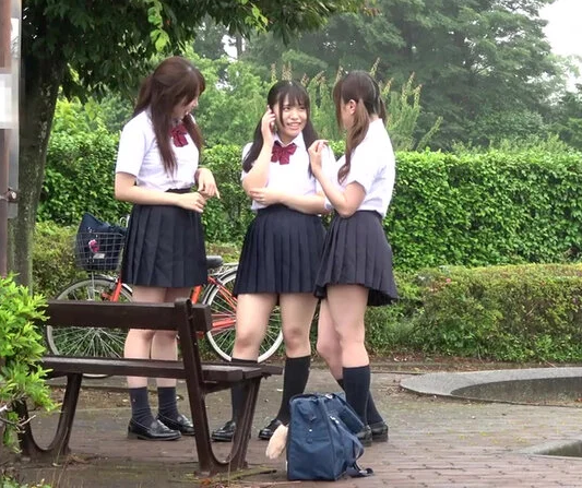 【輪姦×女子高生】制服美少女達が変態集団に襲われ野外でオマンコを何度もイカされてガチ悶絶！