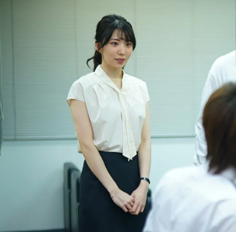 【浮気×女性社員】清楚系美女が後輩男性から行為を持たれてそのままガチハメ！濃厚フェラでおチンポを何度も堪能しちゃう！