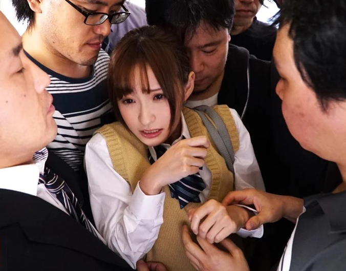【悪戯×天使もえ】SS級の女子が複数の変態に囲まれておまんこを何度も手マン攻めされ輪姦！