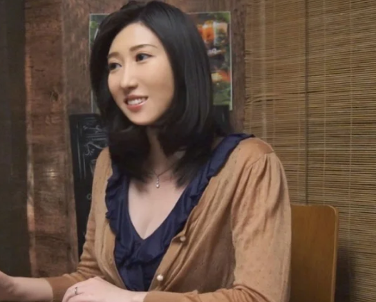 【ナンパ×熟女】酔った巨乳美女が大胆になってオマンコを開いて肉棒を何度もピストン攻め！