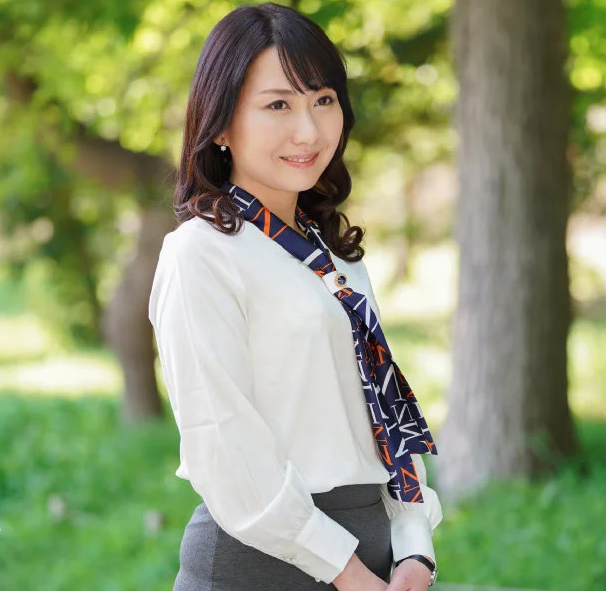 【AVデビュー×美乳熟女】ご無沙汰オマンコの欲求を解消するためにエッチ大好き奥様が他人棒でイキ狂い！