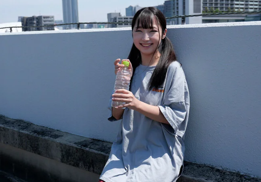 【黒髪美少女×AVデビュー】見た目では想像もできないほどエッチが大好きな美少女がおまんこ濡らして初撮り！
